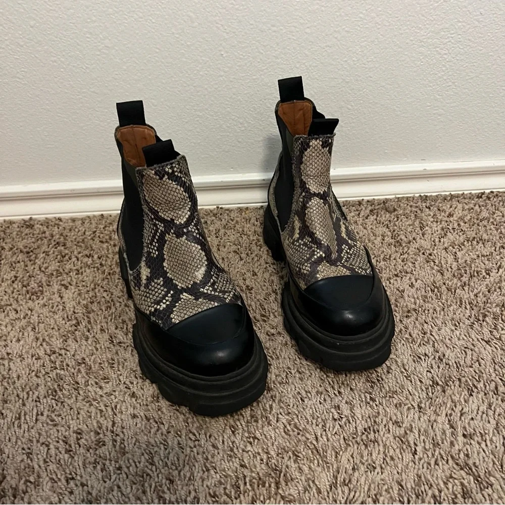 GANNI Women's Leather Snake Print Platform Chelsea Boots - Picture 4 of 12